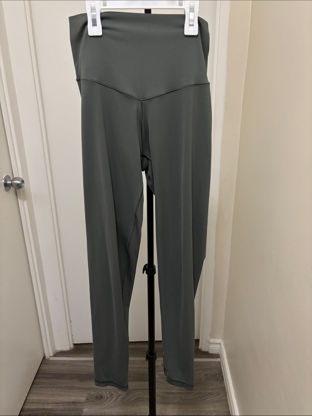 aerie High-Waist Leggings in Olive Green